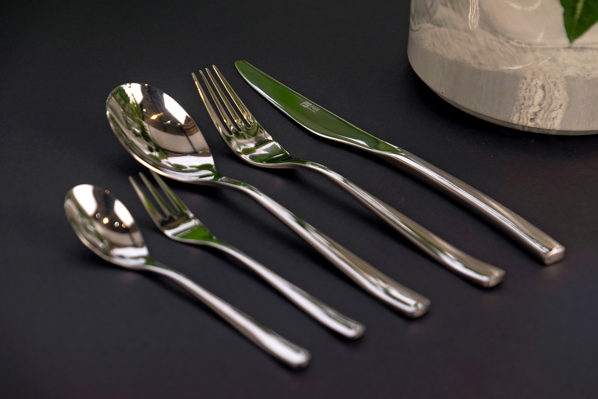 Curve Cutlery Set 30pcs (FREE Serving Salad Spoon)