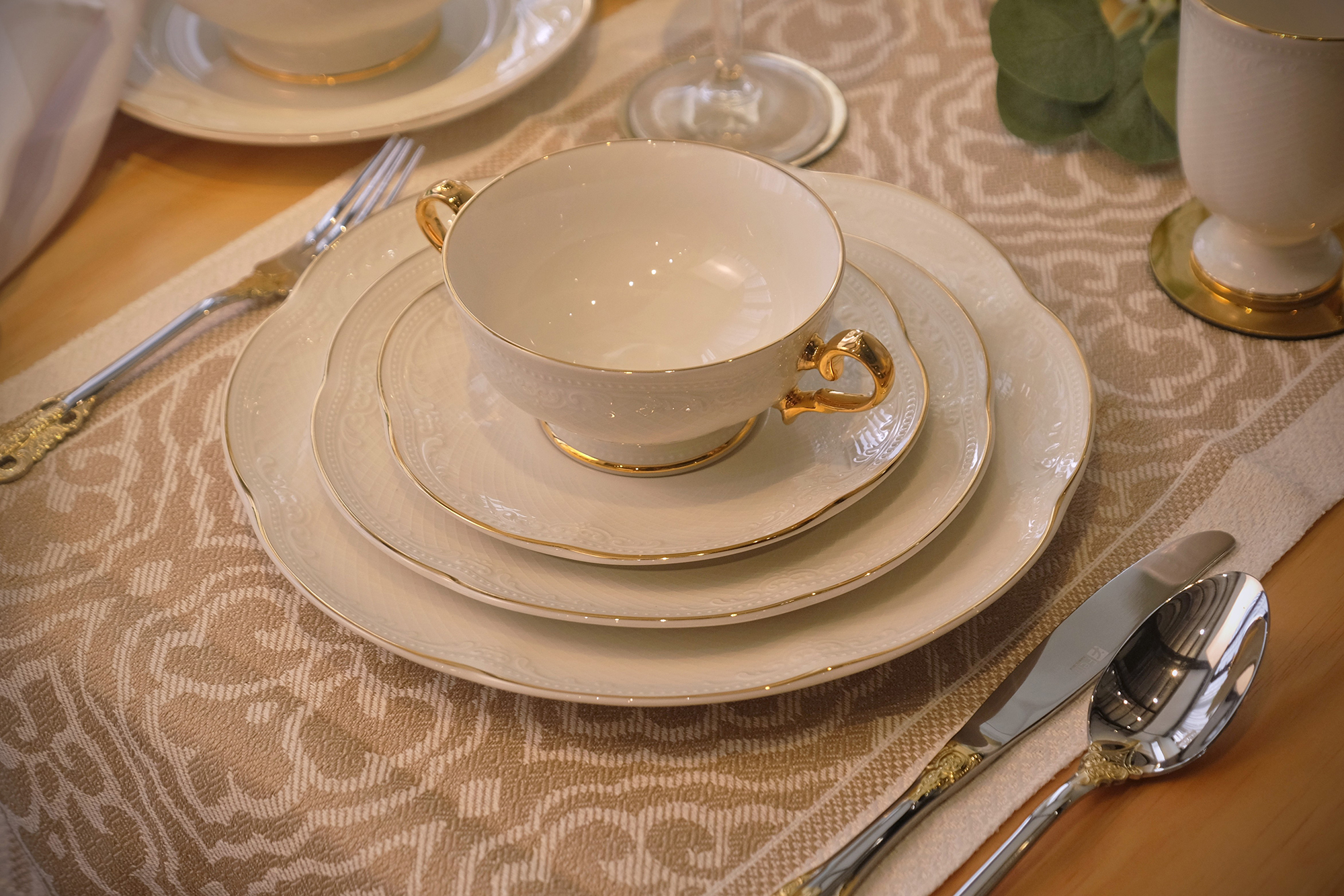 Noble Gold Saucer Plate