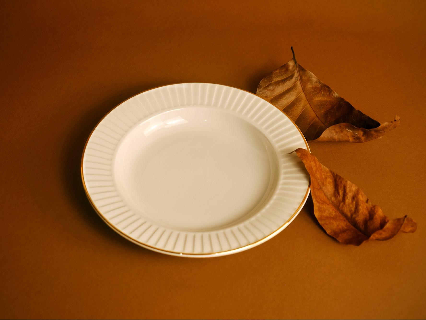 Drape Gold Dinnerware Set 18 Pcs