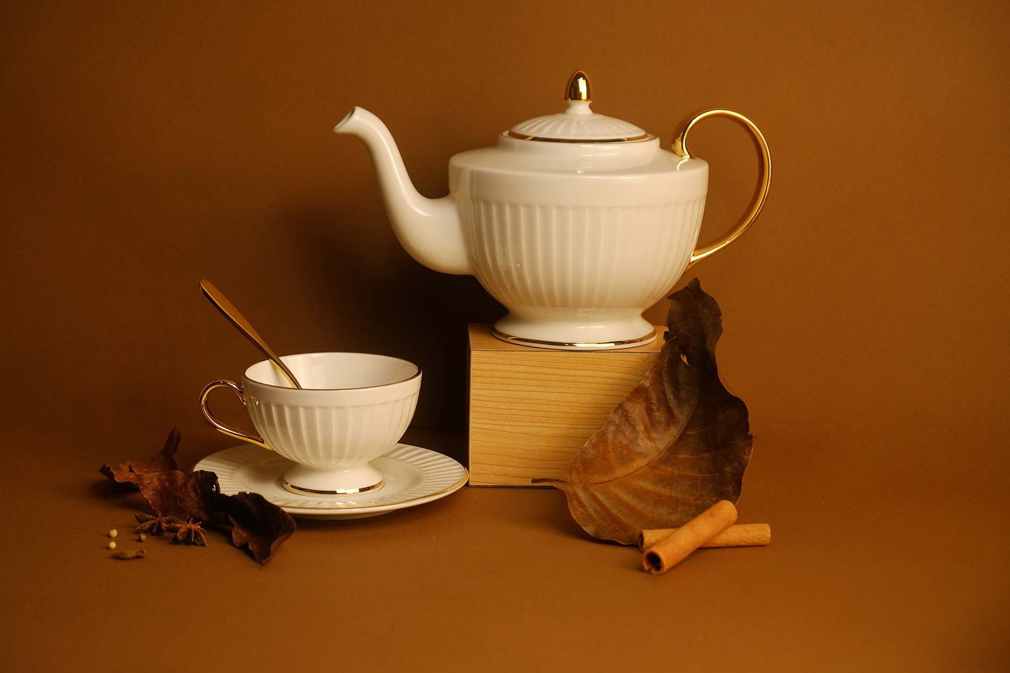 Drape Gold Teapot