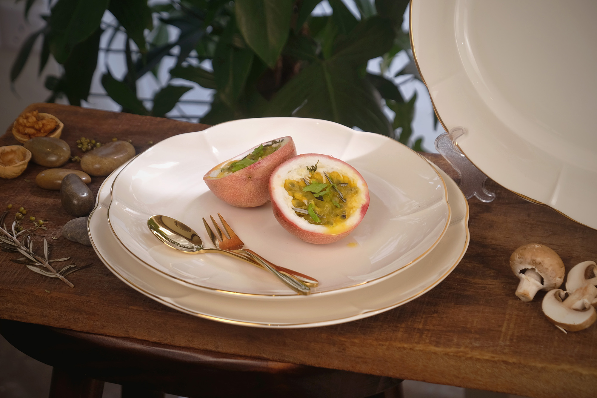 Bella Gold Coupe Round Platter