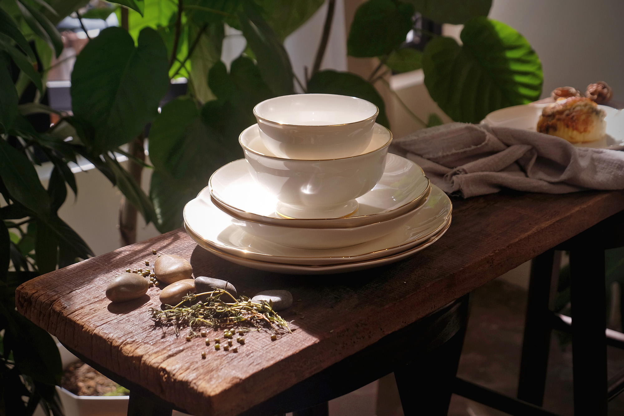 Bella Gold Salad Bowl