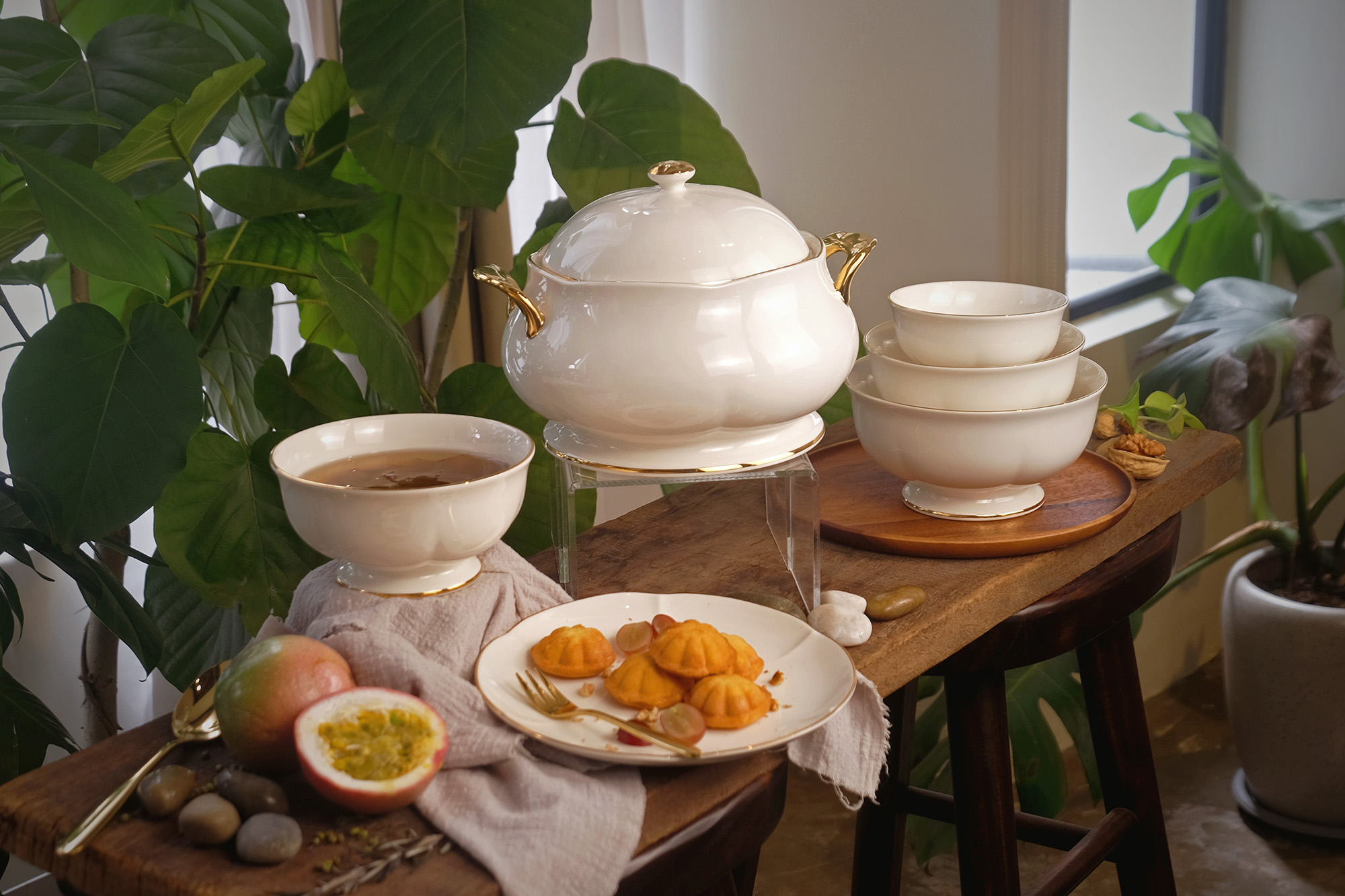 Bella Gold Soup Tureen