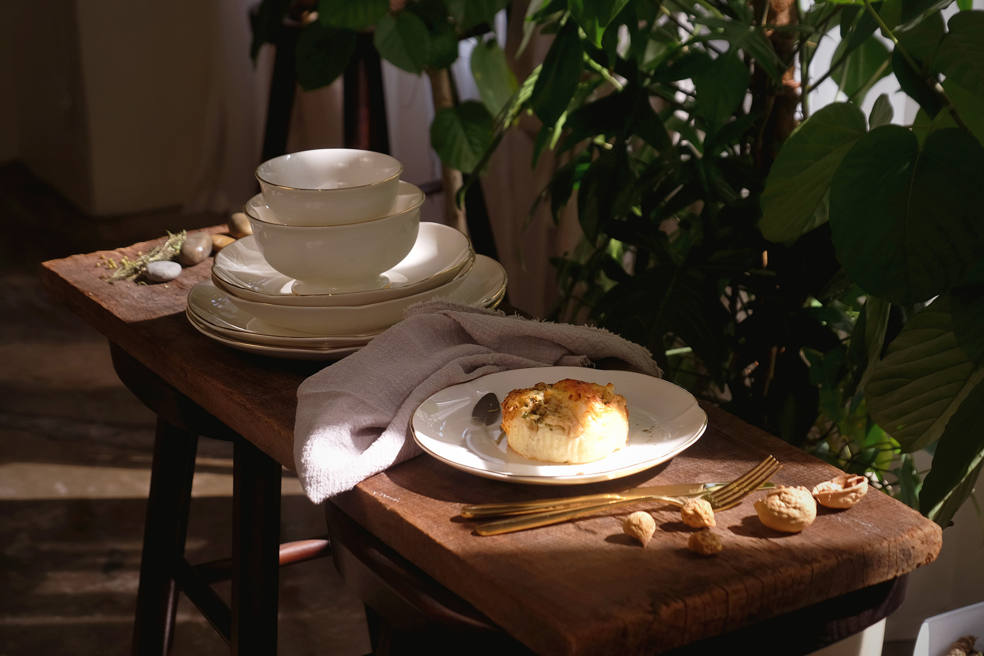 Bella Gold Coupe Dessert Plate