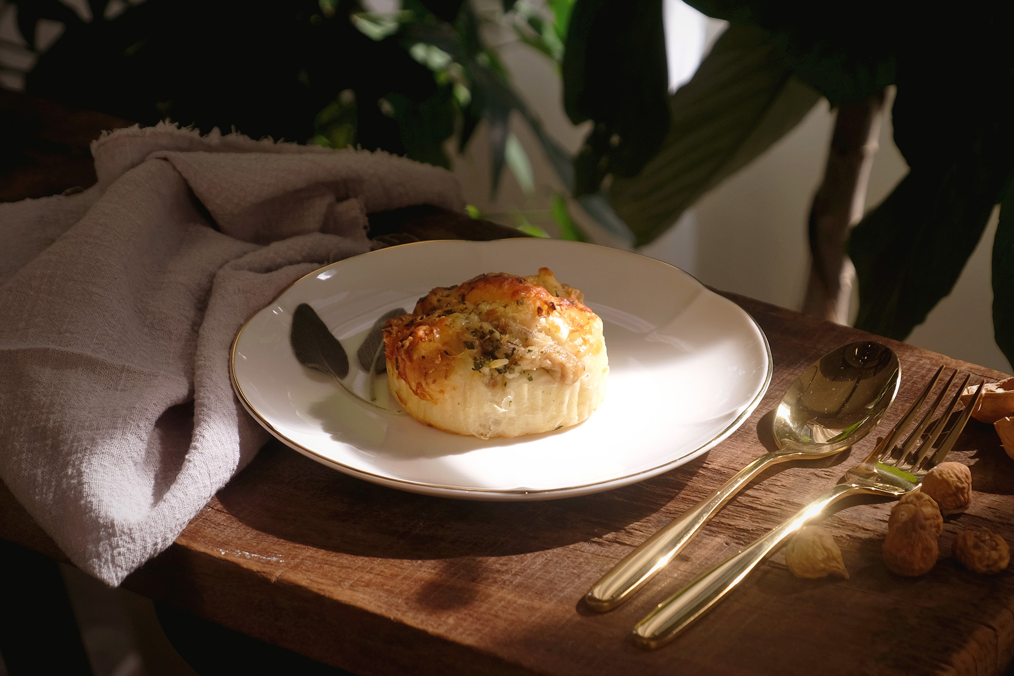 Bella Gold Coupe Dessert Plate