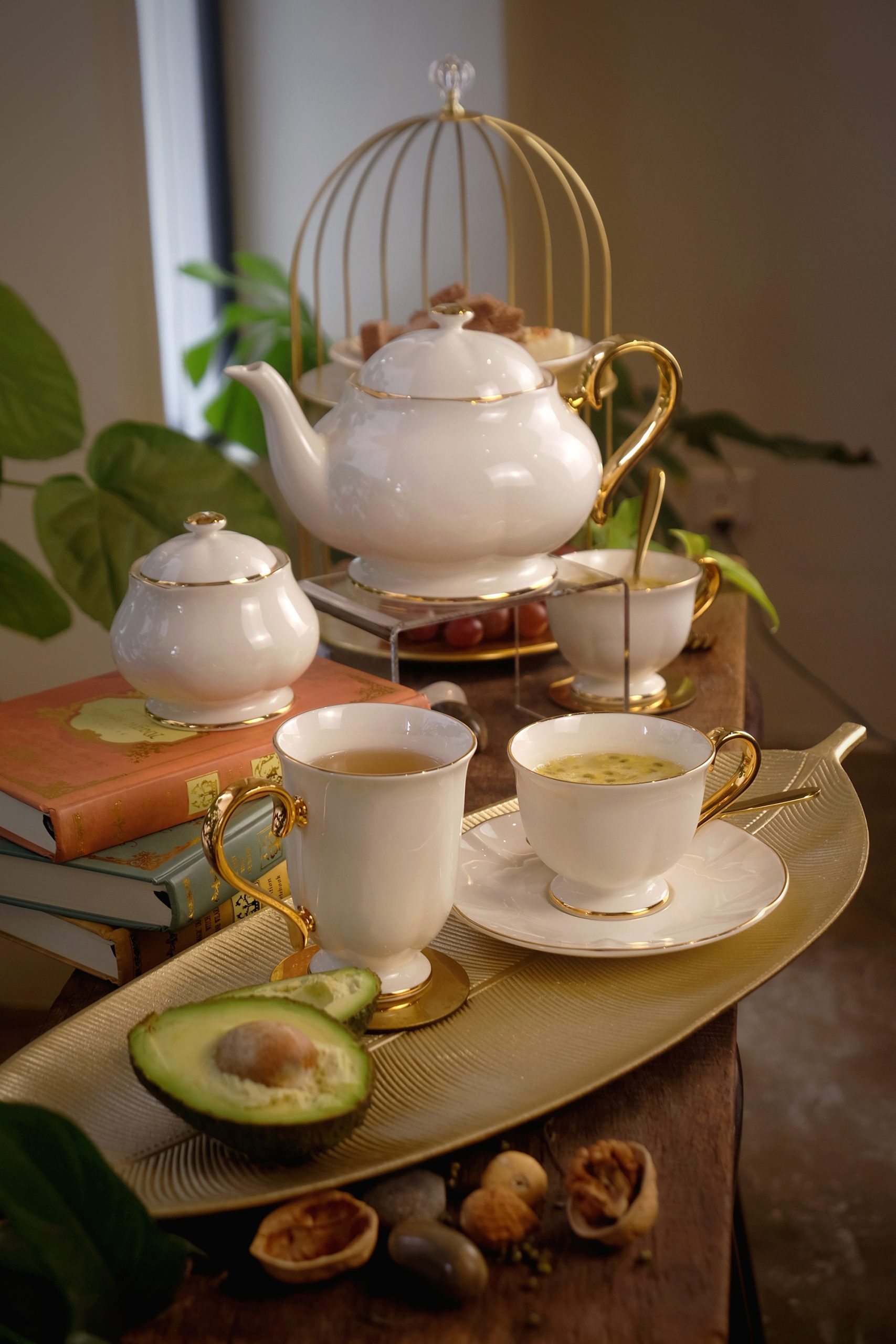 Bella Teapot and Cup & Saucer Set 13pcs