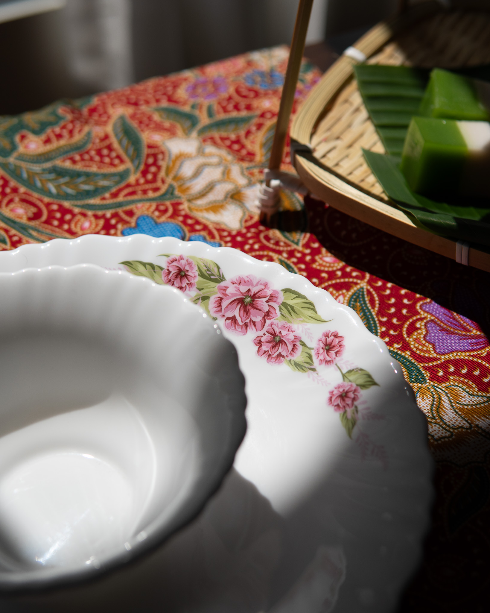 Dinexe Opal Glass Dinnerware Set 24pcs - Wavy Camellia Bloom