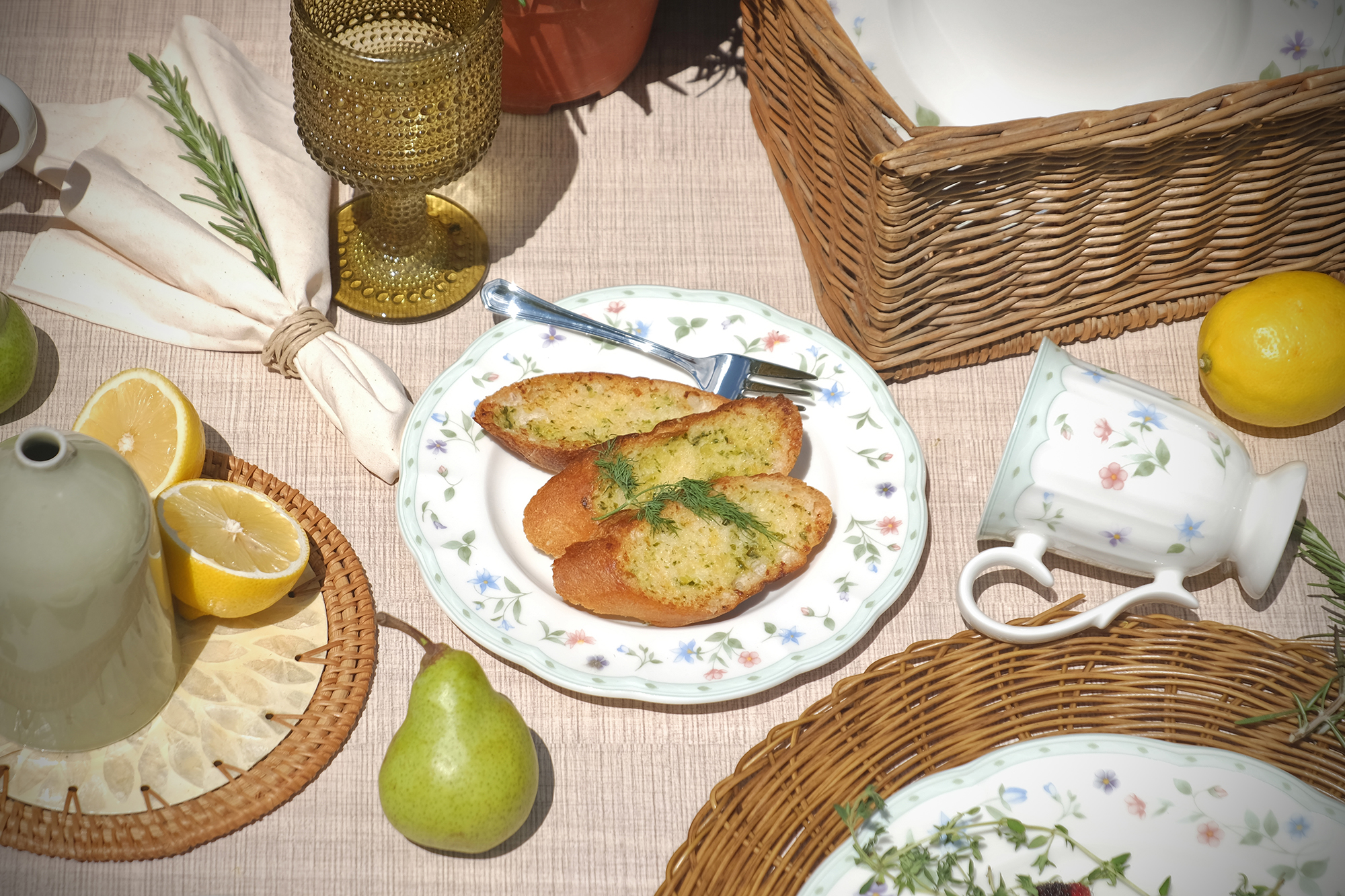 La Clarte Dinnerware Set 12 Pcs