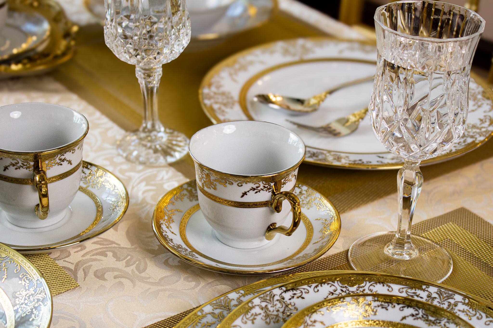 Felli Majestica Gold Teapot and Cup & Saucer Set 13pcs
