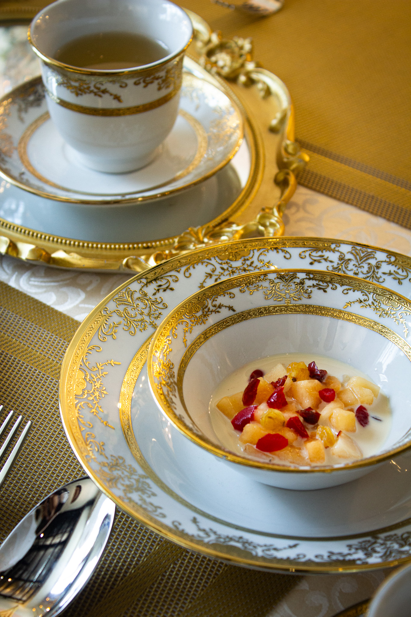 Felli Majestica Gold Teapot and Cup & Saucer Set 13pcs