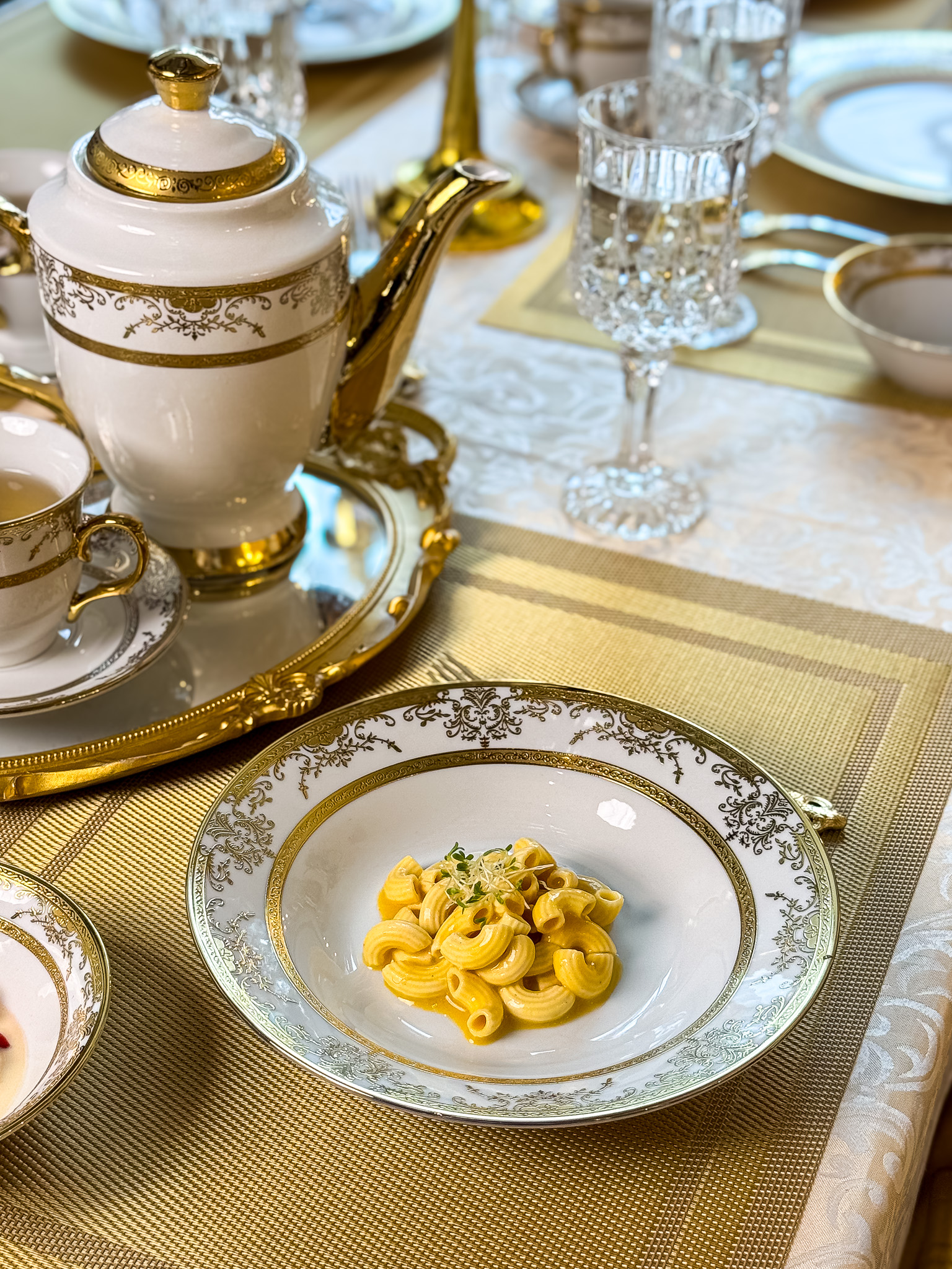 Felli Majestica Gold Teapot and Cup & Saucer Set 13pcs